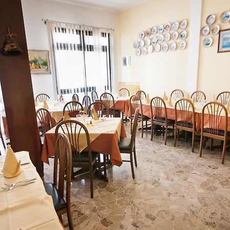 Hotel Milan Rosolina Mare Kültér fotó