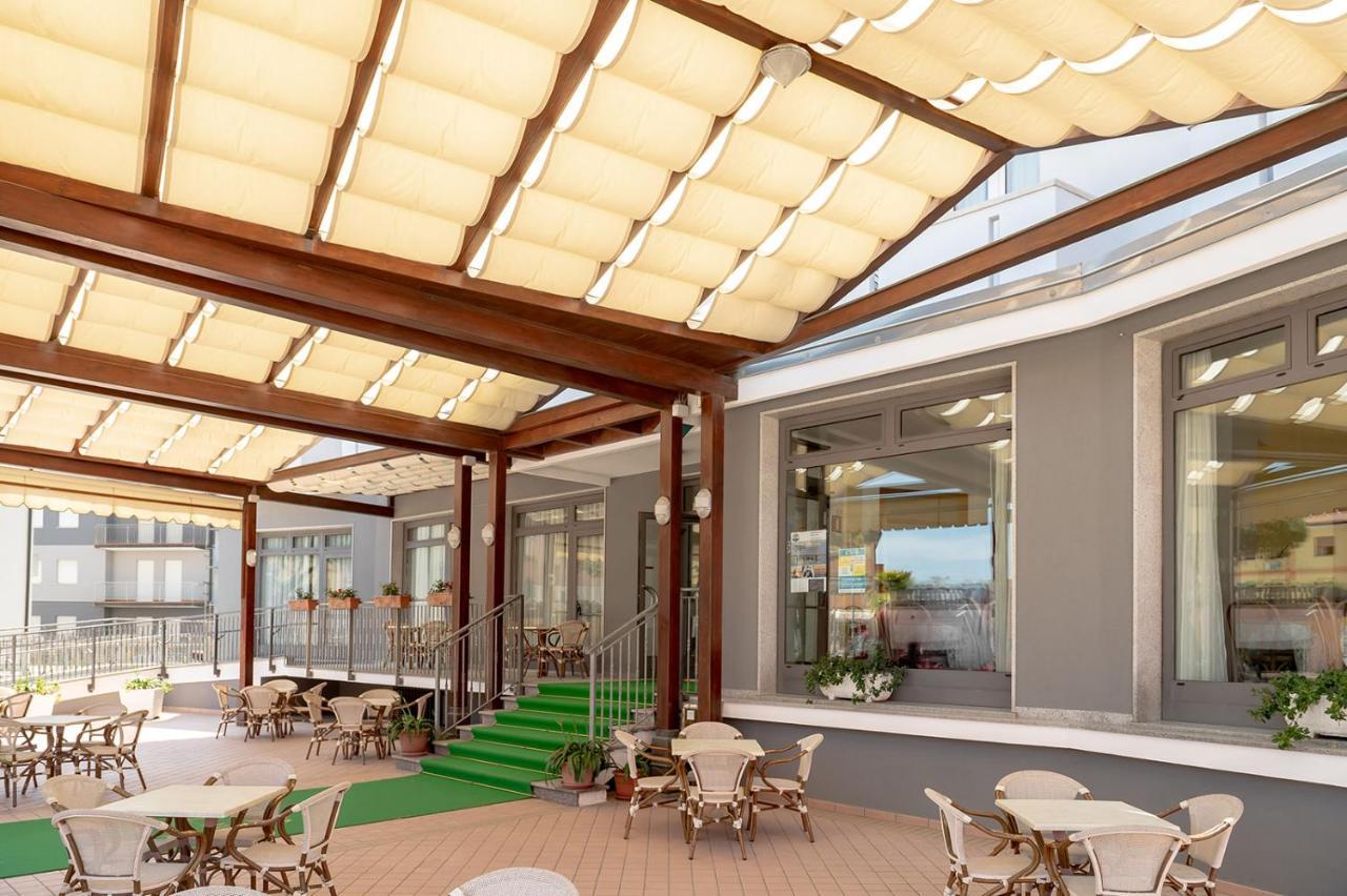 Hotel Milan Rosolina Mare Kültér fotó