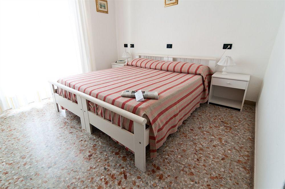 Hotel Milan Rosolina Mare Kültér fotó