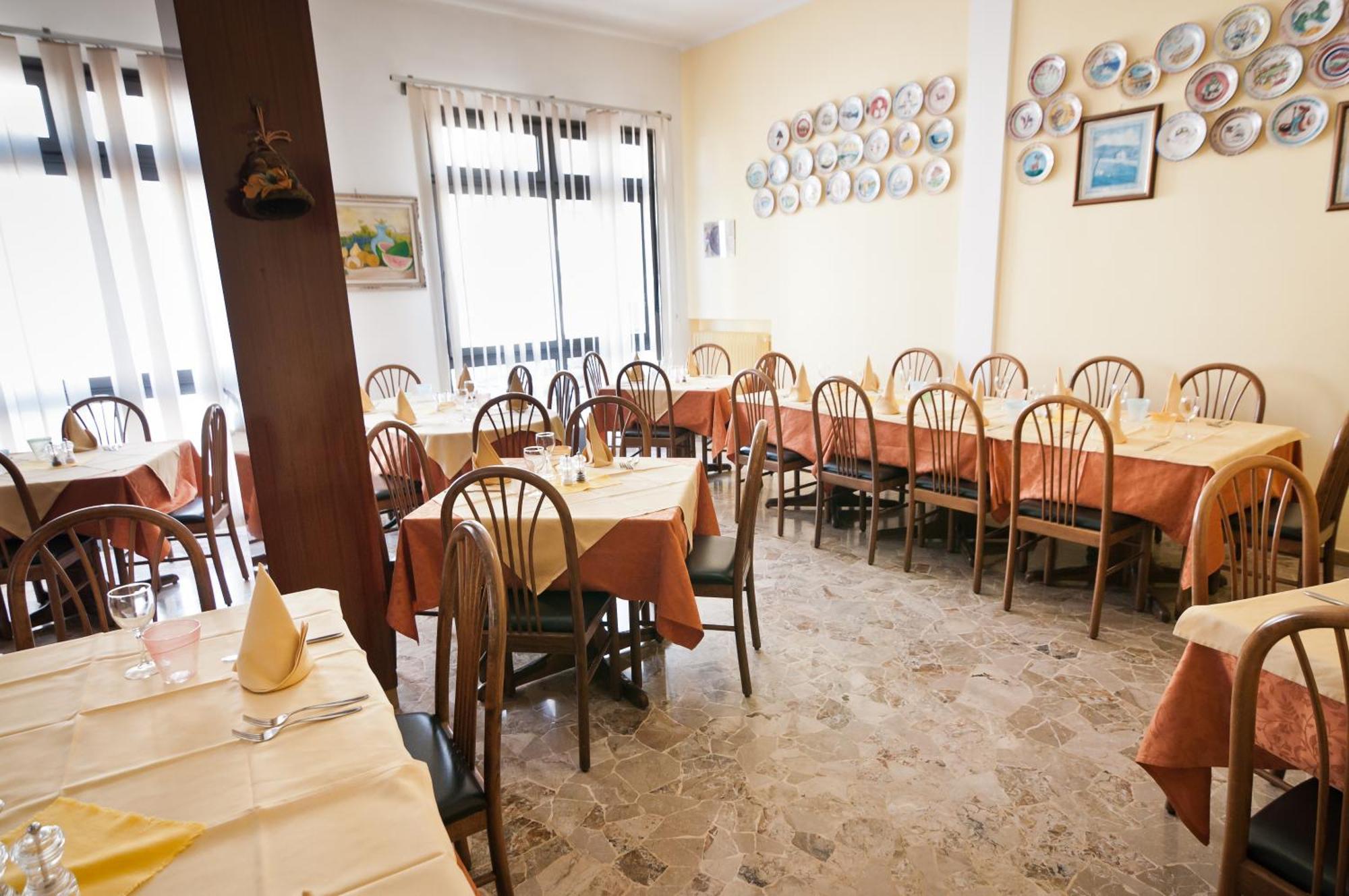 Hotel Milan Rosolina Mare Kültér fotó