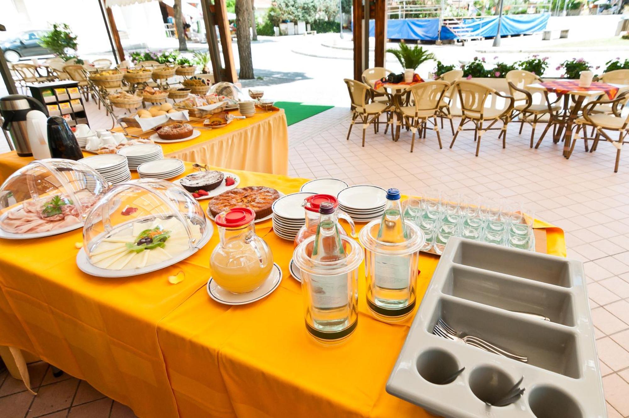 Hotel Milan Rosolina Mare Kültér fotó