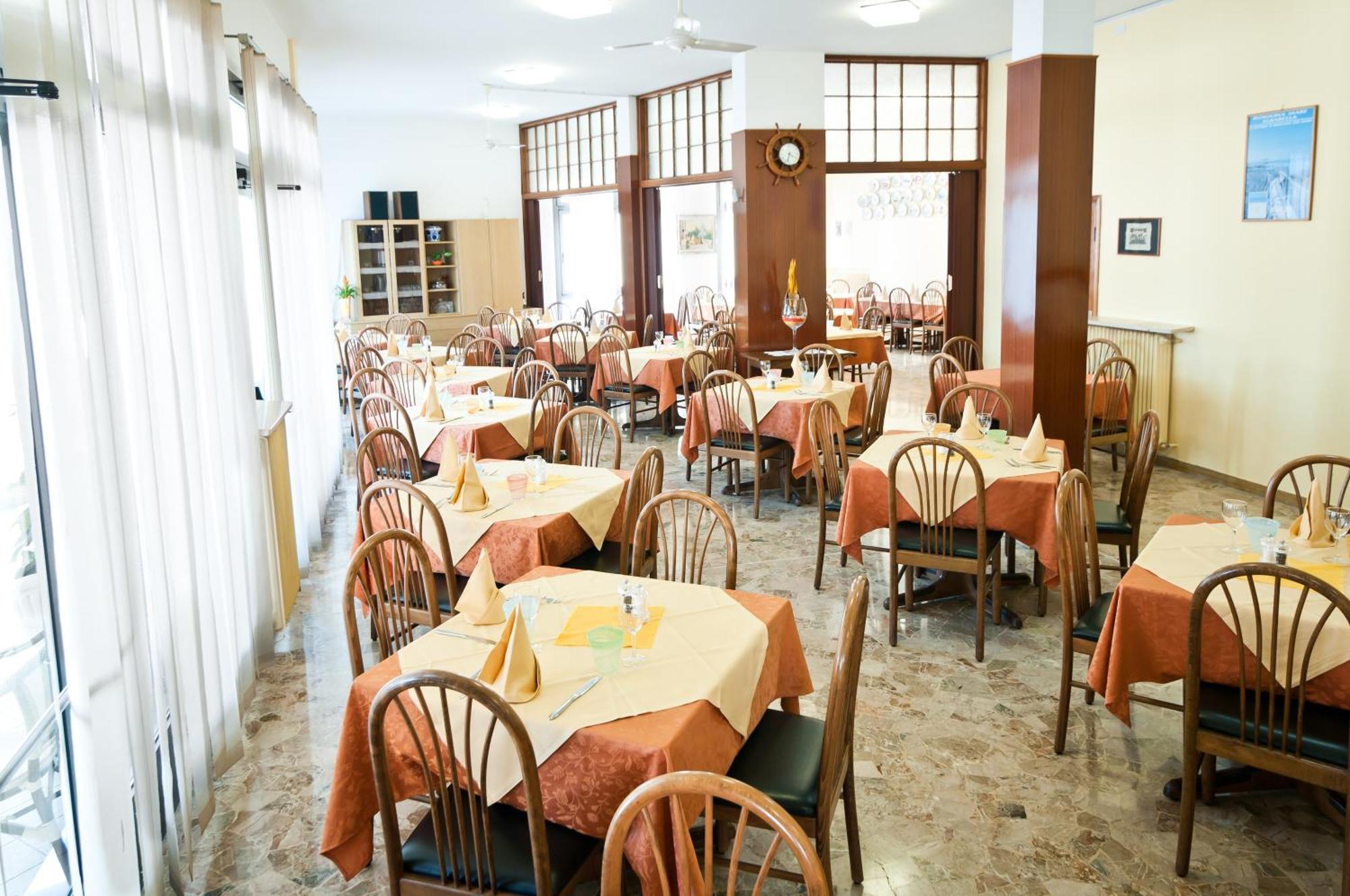 Hotel Milan Rosolina Mare Kültér fotó